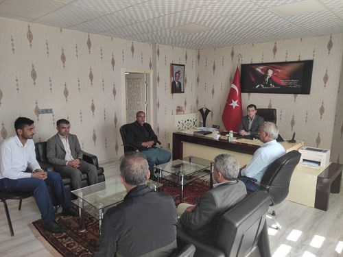 Kaymakam Uğur Ünsal, 19 Ekim Muhtarlar Günü Vesilesiyle Sincik Muhtarlar Derneği Başkanı ve Beraberindeki Muhtarları Makamına Kabul Etti.